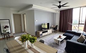Queen Room At Kl Gateway Residence Lrt Linked